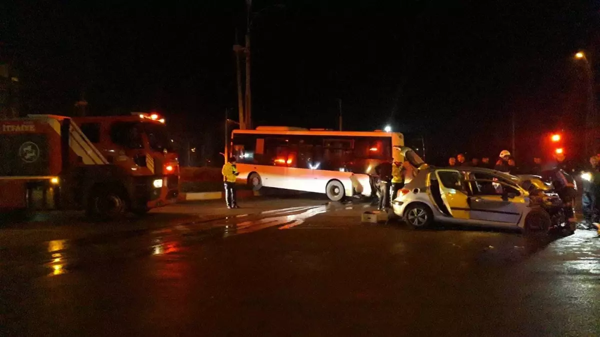 Malatya’da Belediye Otobüsü ile Otomobil Çarpıştı: Sürücü Hayatını Kaybetti